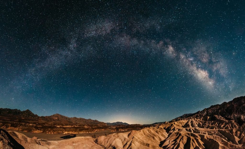 An image of the Milky Way seen over the nighttime desert.